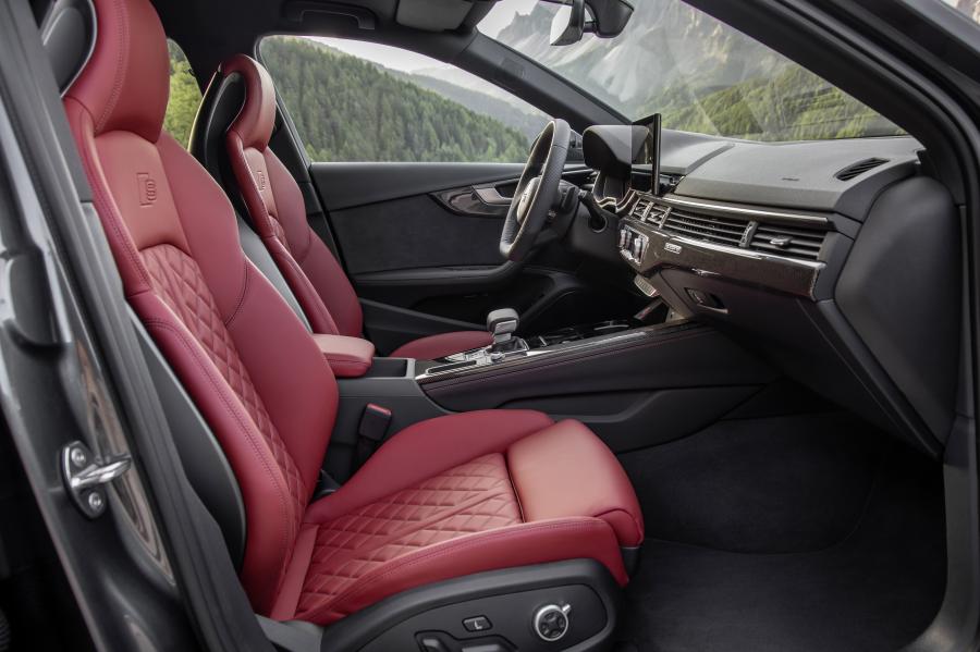 Интерьер Audi S4 Avant TDI (B9) 2020 года  (WW) (фото 36 из 40)